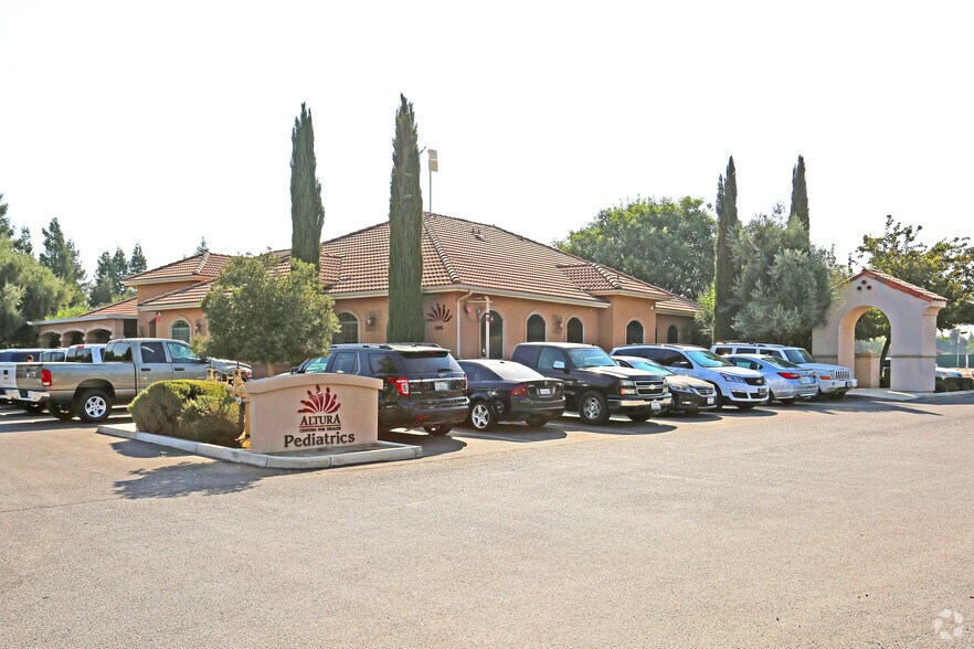 More Photos Of 1186 E Leland Ave, Tulare Office For Sale