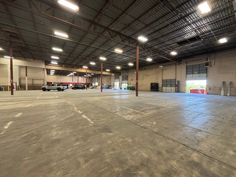 More Photos Of 11105-11119 Landmark 35 Dr, San Antonio Warehouse For Lease