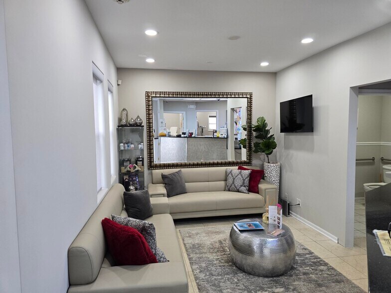 More Photos Of 9629 S Southwest Hwy, Oak Lawn Medical For Sale