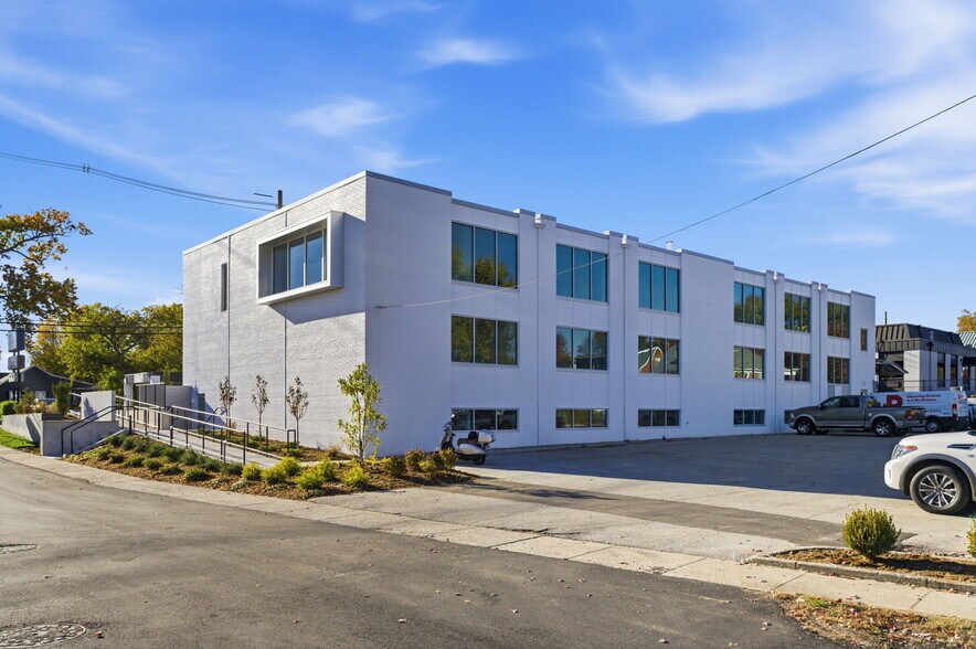 More Photos Of 125 Chenoweth Ln, Louisville Office Residential For Lease