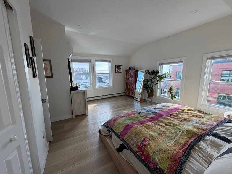 More Photos Of 69 Newbury St, Portland Storefront Retail Residential For Sale