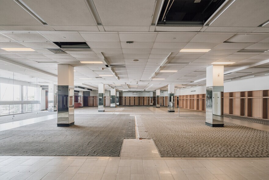 More Photos Of 423 88th St, Brooklyn Parking Garage For Sale