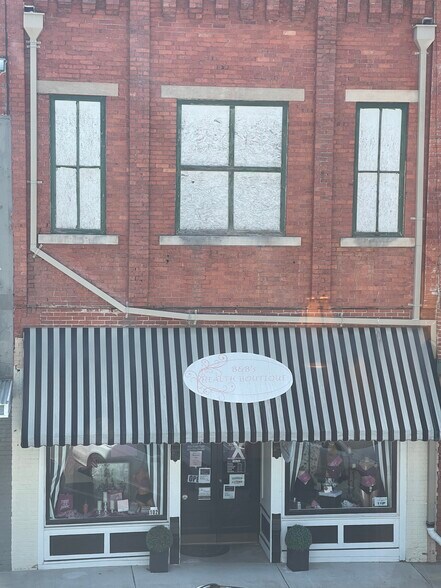 More Photos Of 102 S Main St, Wetumpka Storefront Retail Residential For Sale