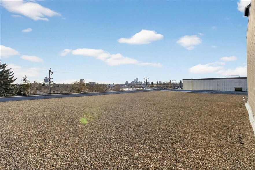 More Photos Of 11831 123 St NW, Edmonton Office For Sale