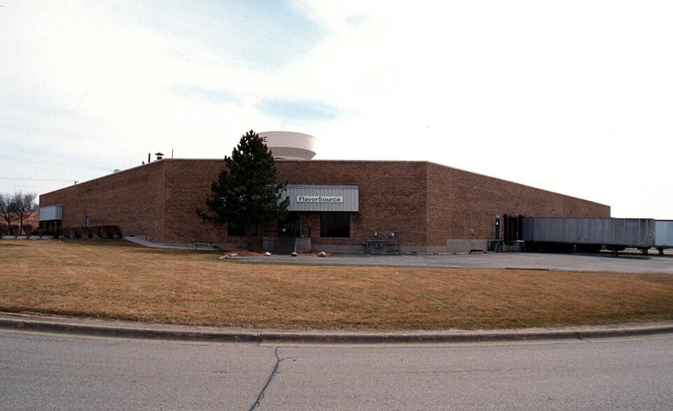 More Photos Of 2075-3833 Swanson Ct, Gurnee Warehouse For Lease