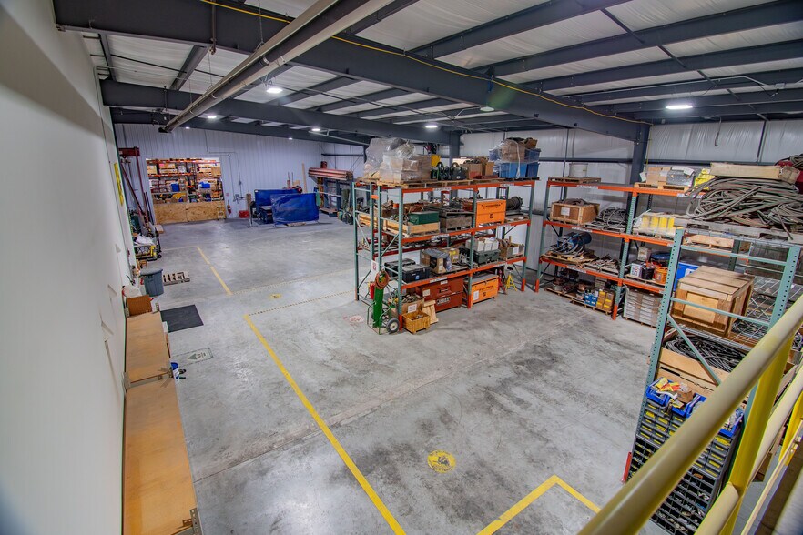 More Photos Of 371 Transpoint Dr, Dupo Warehouse For Lease
