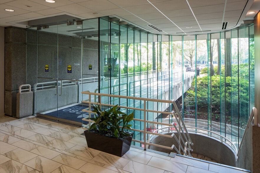 More Photos Of 280 Interstate N Cir, Atlanta Office For Lease