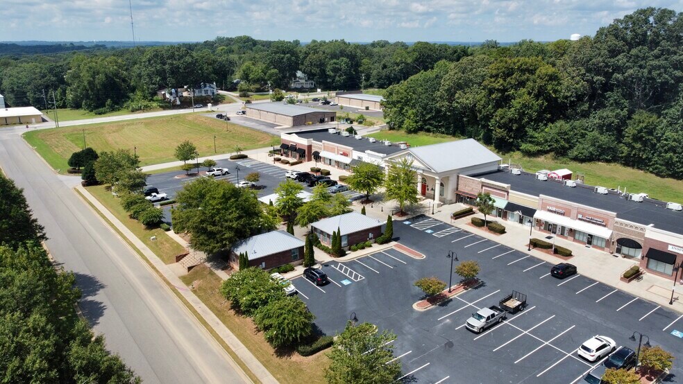 More Photos Of 115 Towne Center Pky, Hoschton Unknown For Lease