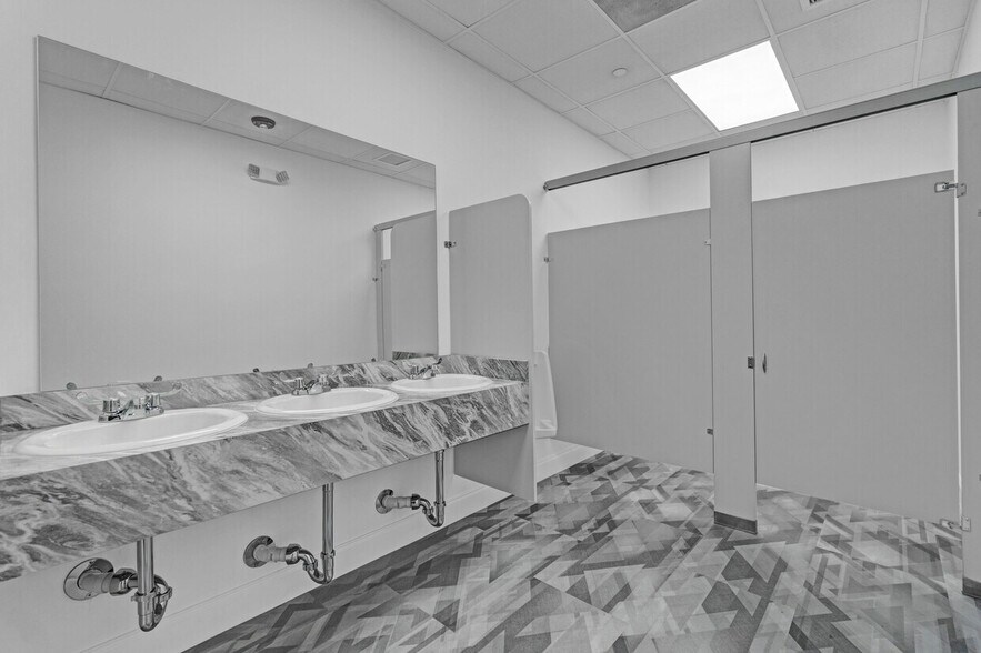 More Photos Of 1910 NW 97th Ave, Miami Distribution For Lease