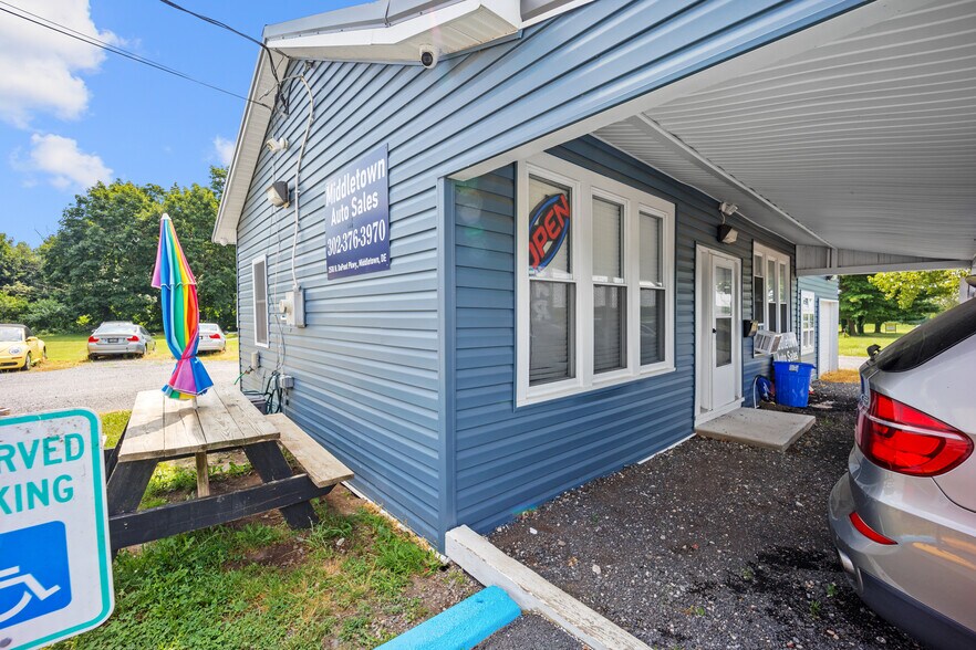 More Photos Of 2516-2518 N Dupont Pky, Middletown Freestanding For Sale