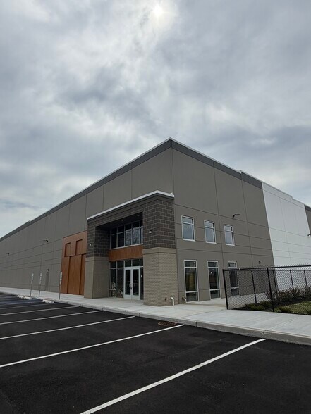 More Photos Of 183 Three Brooks Rd, Freehold Warehouse For Lease