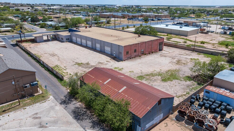 More Photos Of 3418 W Highway 80, Big Spring Warehouse For Lease