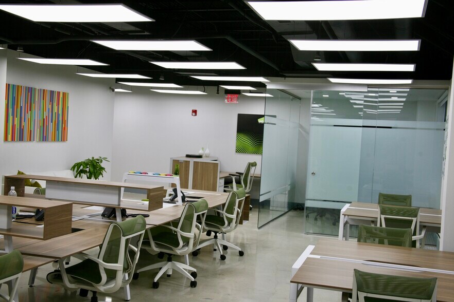 More Photos Of 17501 Biscayne Blvd, Aventura Office For Sale