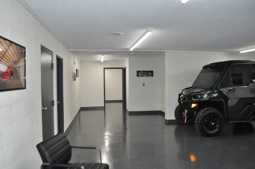 More Photos Of 4701 Hubbs Ln, Knoxville Office For Sale