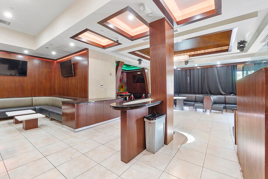 More Photos Of 401 W Atlantic Ave, Delray Beach Storefront Retail Office For Lease