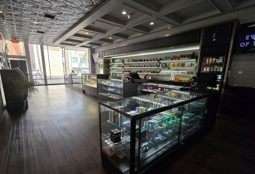 More Photos Of 14000 Ventura Blvd, Sherman Oaks Freestanding For Sale