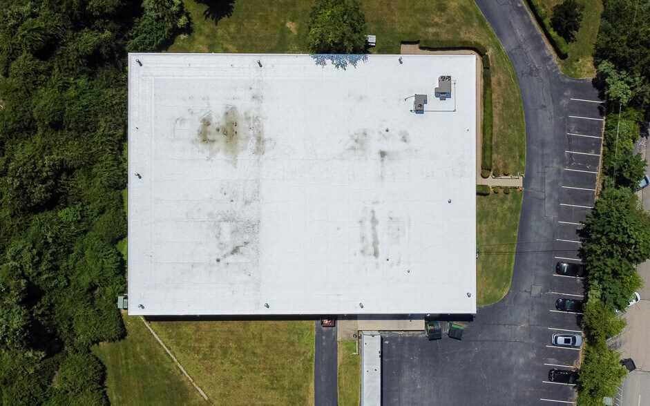More Photos Of 72 Johnny Cake Hill Rd, Middletown Distribution For Sale