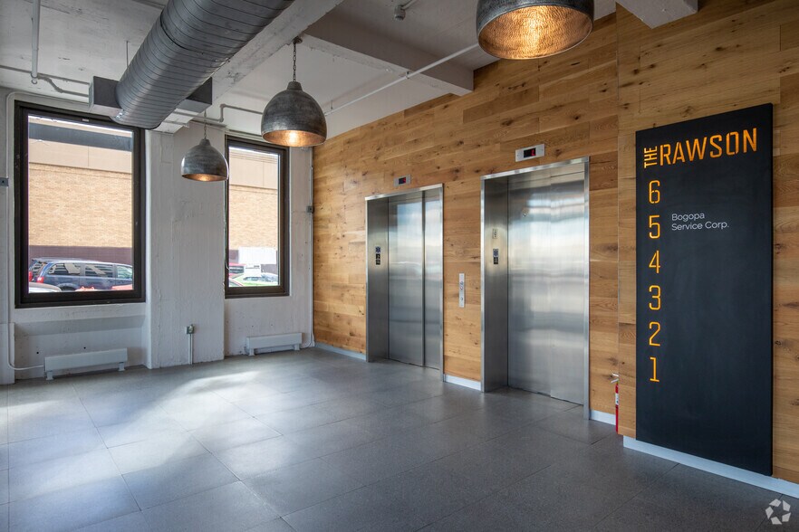 More Photos Of 33-02 Skillman Ave, Long Island City Showroom For Lease
