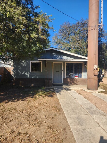 Primary Photo Of 3126 N St Marys, San Antonio Office For Lease