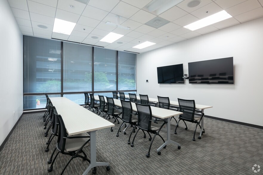 More Photos Of 2 Ravinia Dr, Atlanta Office For Lease