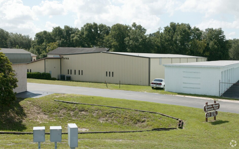 More Photos Of 2317-2319 Griffin Rd, Leesburg Warehouse For Lease