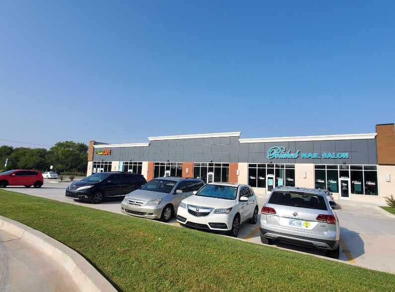 More Photos Of 3421 SW 104th St, Oklahoma City General Retail For Lease