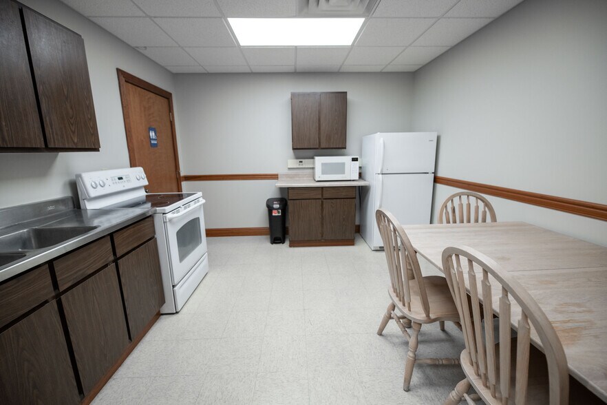 More Photos Of 730 4th Ave, Huntington Office For Lease