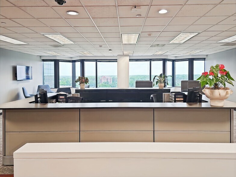 More Photos Of 2150 E Lake Cook Rd, Buffalo Grove Coworking Space