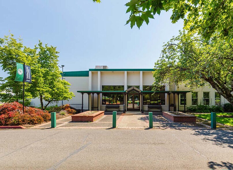 More Photos Of 8435 NE Glisan St, Portland Specialty For Sale