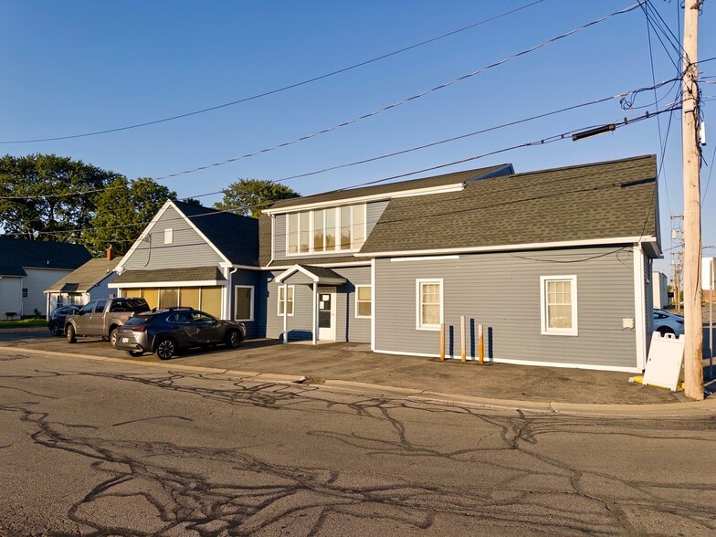 Primary Photo Of 15 Martin St, Webster Flex For Lease