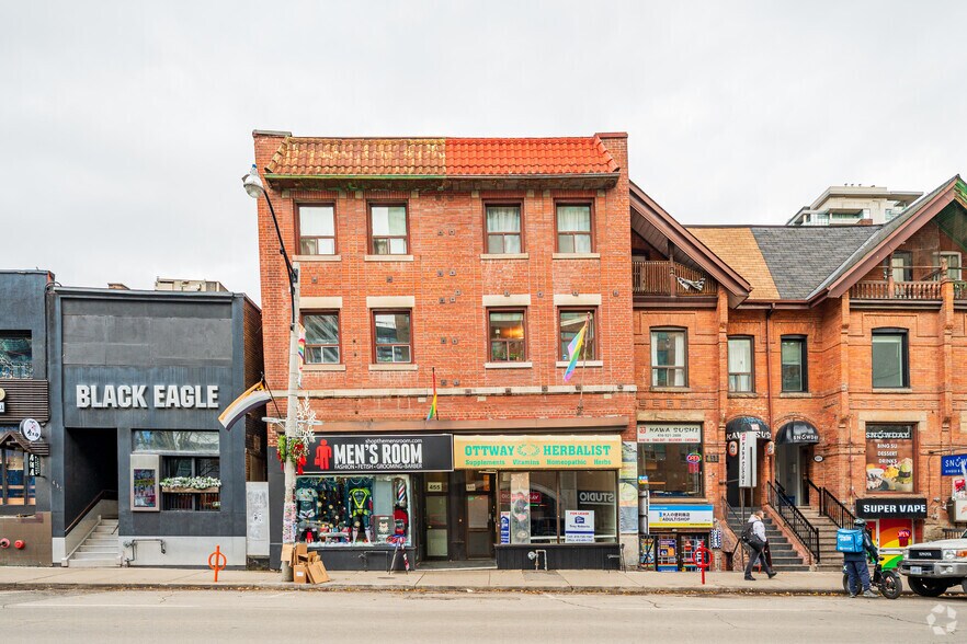 More Photos Of 453 Church St, Toronto Storefront Retail Residential For Lease