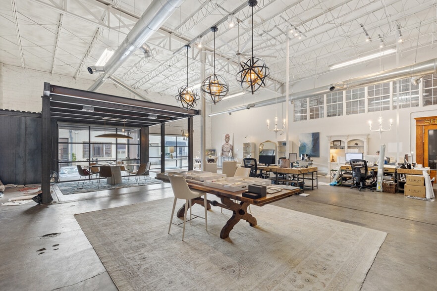 More Photos Of 100 Riveredge Dr, Dallas Warehouse For Sale