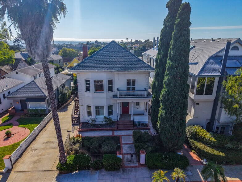 More Photos Of 3560 Front St, San Diego Multifamily For Sale