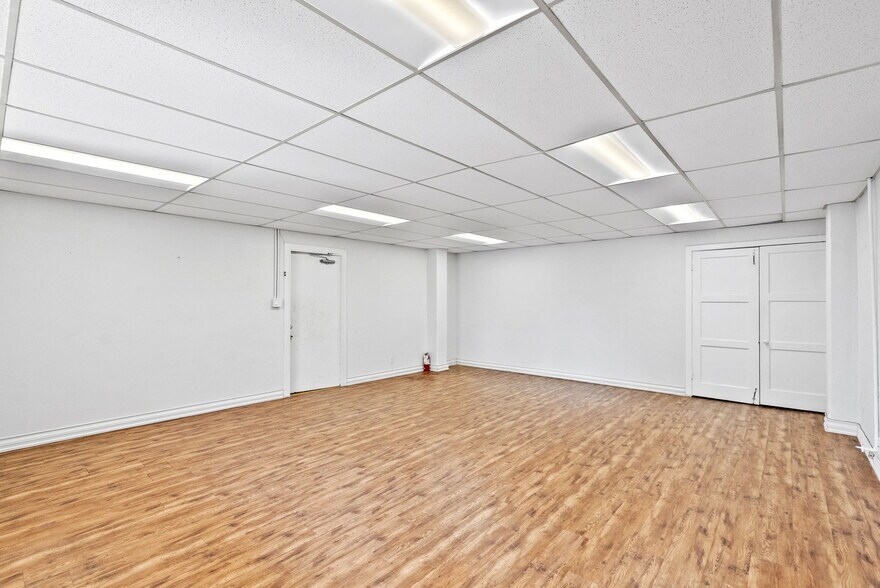 More Photos Of 1701 W Woodlawn Ave, San Antonio Religious Facility For Sale