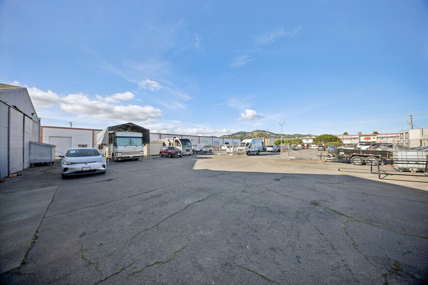More Photos Of 25 Market St, San Rafael Service For Sale