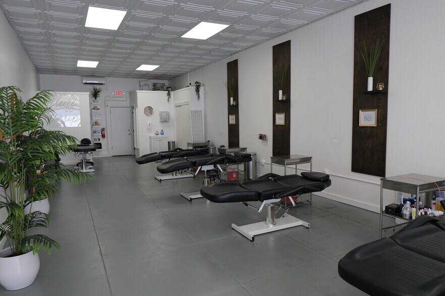 More Photos Of 931 N Fairfax Ave, West Hollywood Storefront Retail Residential For Lease