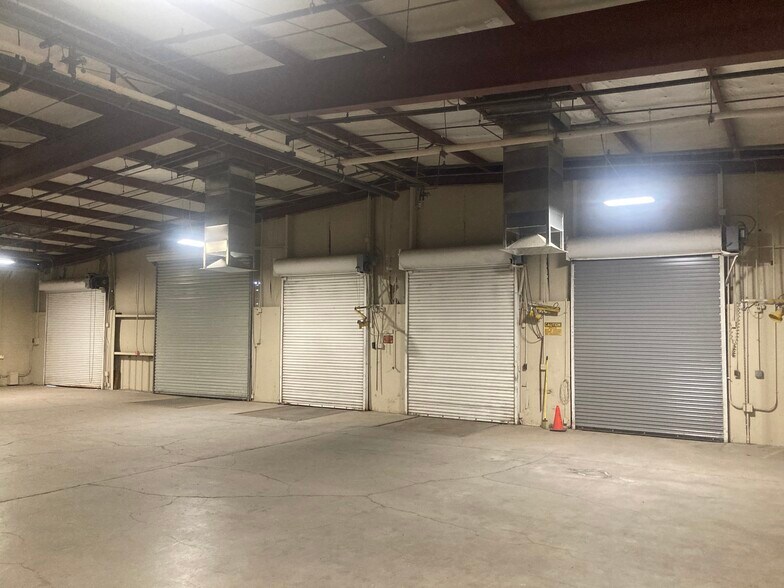 More Photos Of 6900 S Park Ave, Tucson Warehouse For Lease