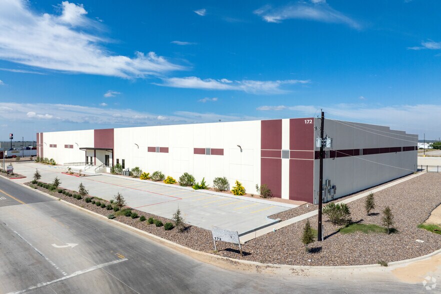 More Photos Of 172 Interamerica Blvd, Laredo Warehouse For Lease