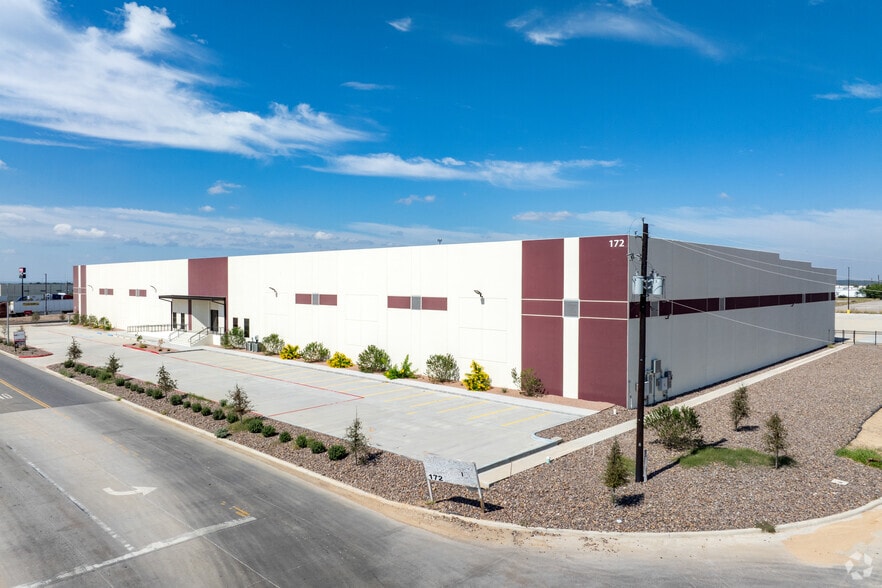 More Photos Of 172 Interamerica Blvd, Laredo Warehouse For Lease