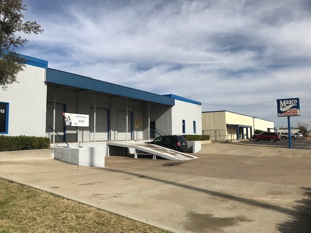 Primary Photo Of 913-917 E Walnut St, Garland Distribution For Lease