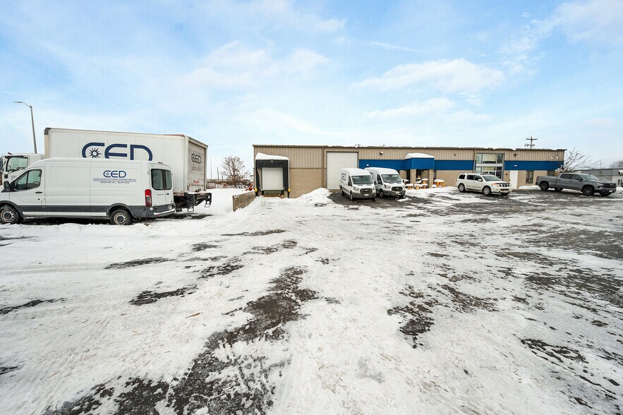 More Photos Of 3180 Coronet Way, Green Bay Manufacturing For Lease