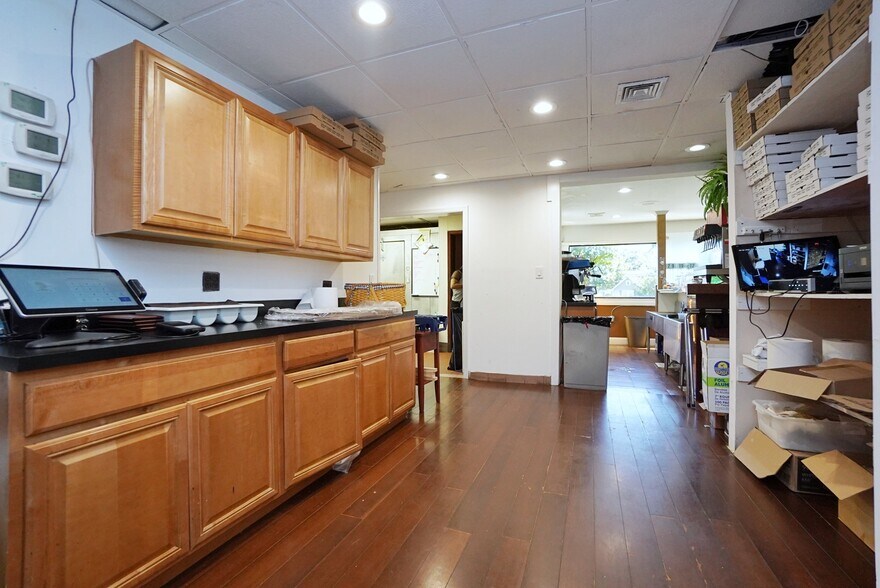 More Photos Of 306 Gatzmer Ave, Jamesburg Restaurant For Lease