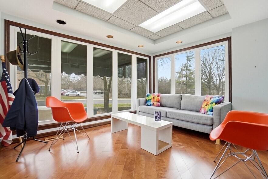 More Photos Of 175 W Franklin St, Centerville Storefront Retail Office For Sale