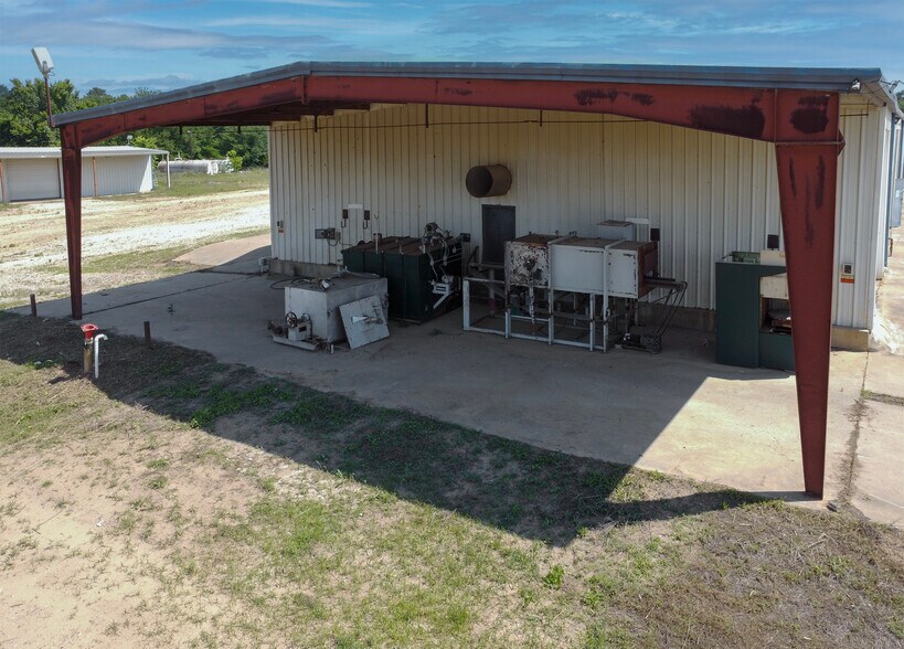 More Photos Of 5425 W Oak St, Palestine Flex For Lease