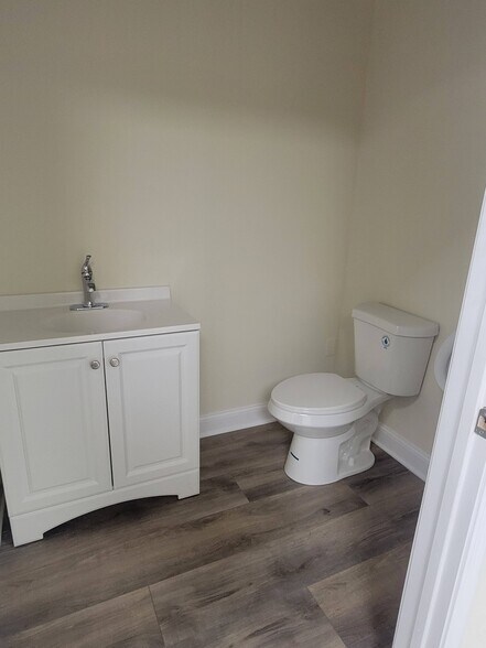 More Photos Of 71 Bellevue Ave, Langhorne Storefront Retail Office For Lease