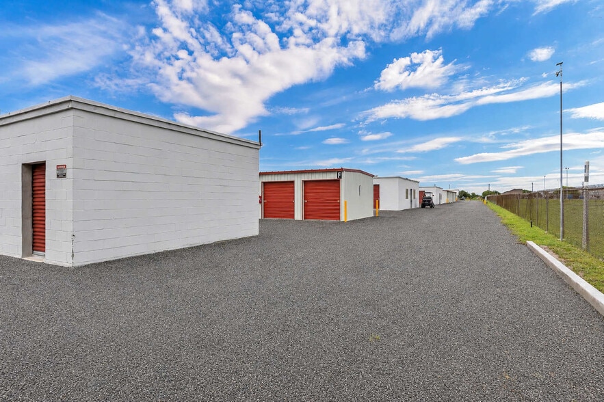 More Photos Of 1655 Moore Ave, Portland Self Storage For Sale