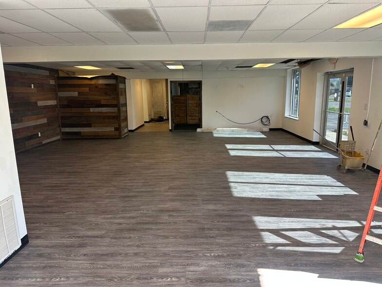 More Photos Of 12953 N Wintzell Ave, Bayou La Batre Restaurant For Sale