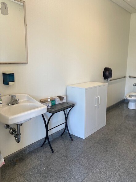 More Photos Of 21039-21093 Figueroa St, Carson Medical For Lease