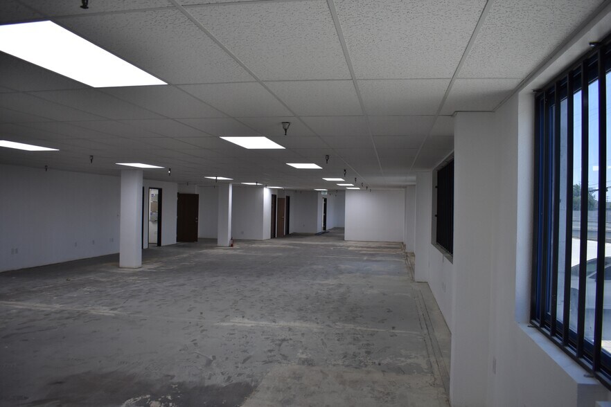 More Photos Of 12150 S Alameda St, Lynwood Office For Lease