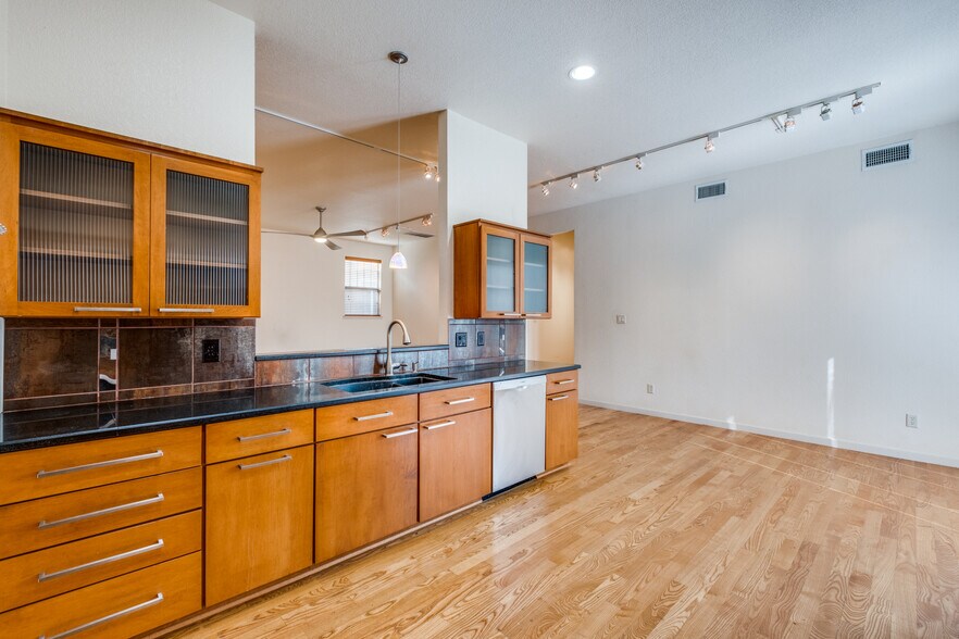 More Photos Of 2002 Moser Ave, Dallas Land For Sale